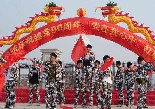 临近春节谁来带娃？